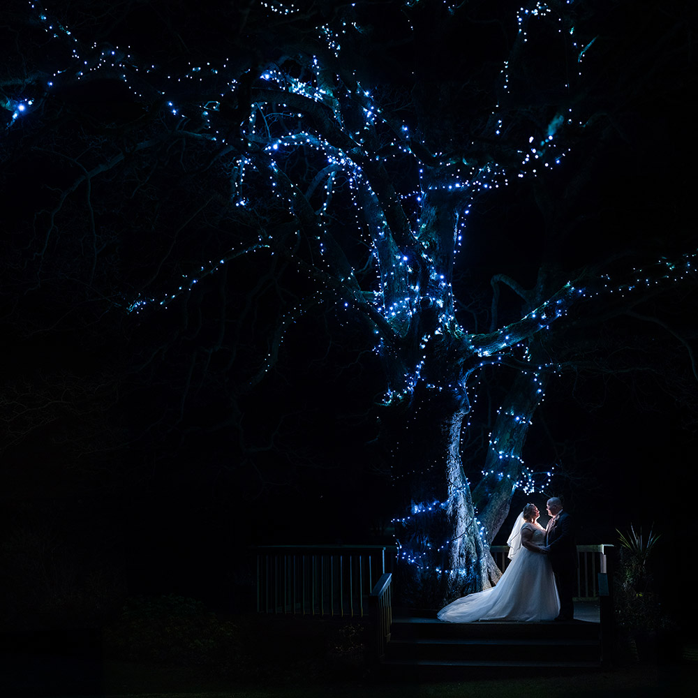 Als erfahrener Hochzeitsfotograf in Soest und am Möhnesee, NRW, biete ich Ihnen professionelle Hochzeitsfotografie, die Ihre besonderen Momente einfängt und unvergesslich macht.