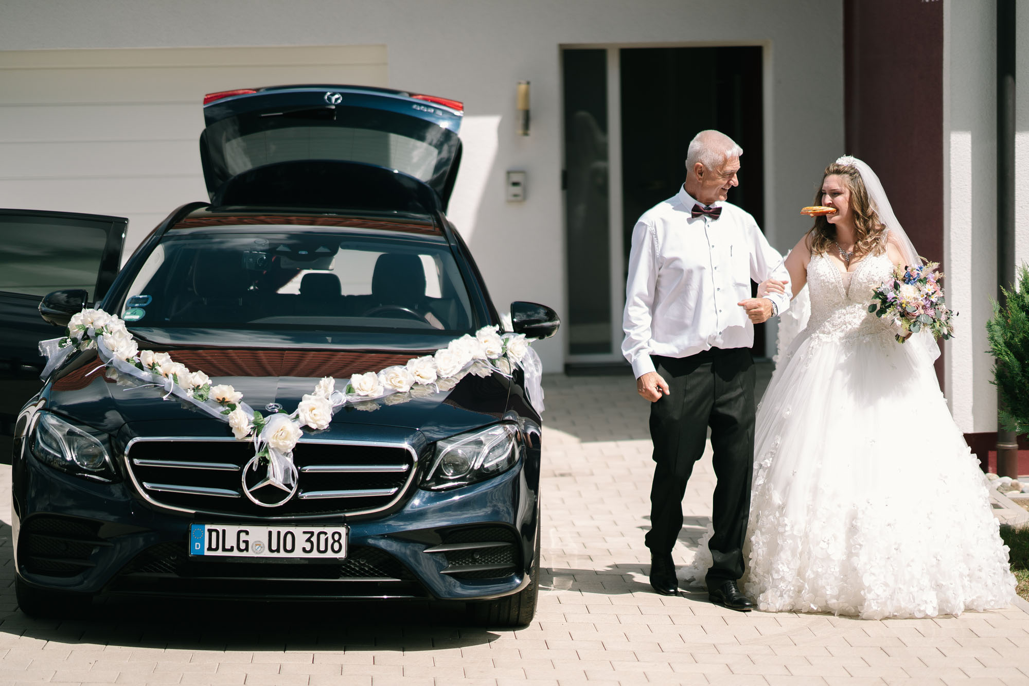 Natürliche Hochzeitsfotografie: Echte Begegnung bei der Hochzeit in Heidenheim
