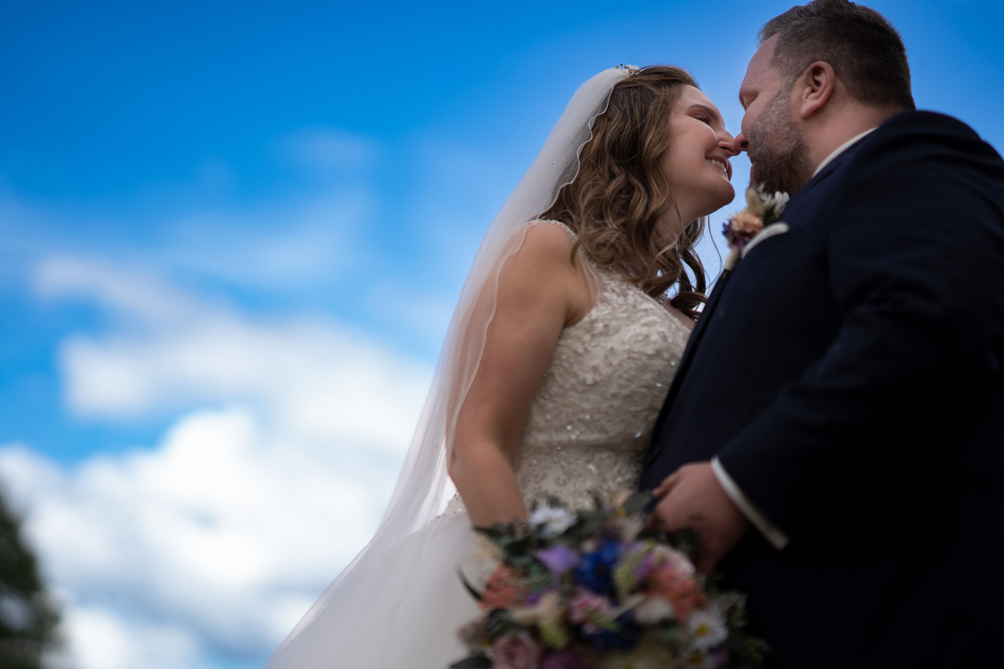Natürliche Hochzeitsfotografie: Echte Begegnung bei der Hochzeit in Heidenheim