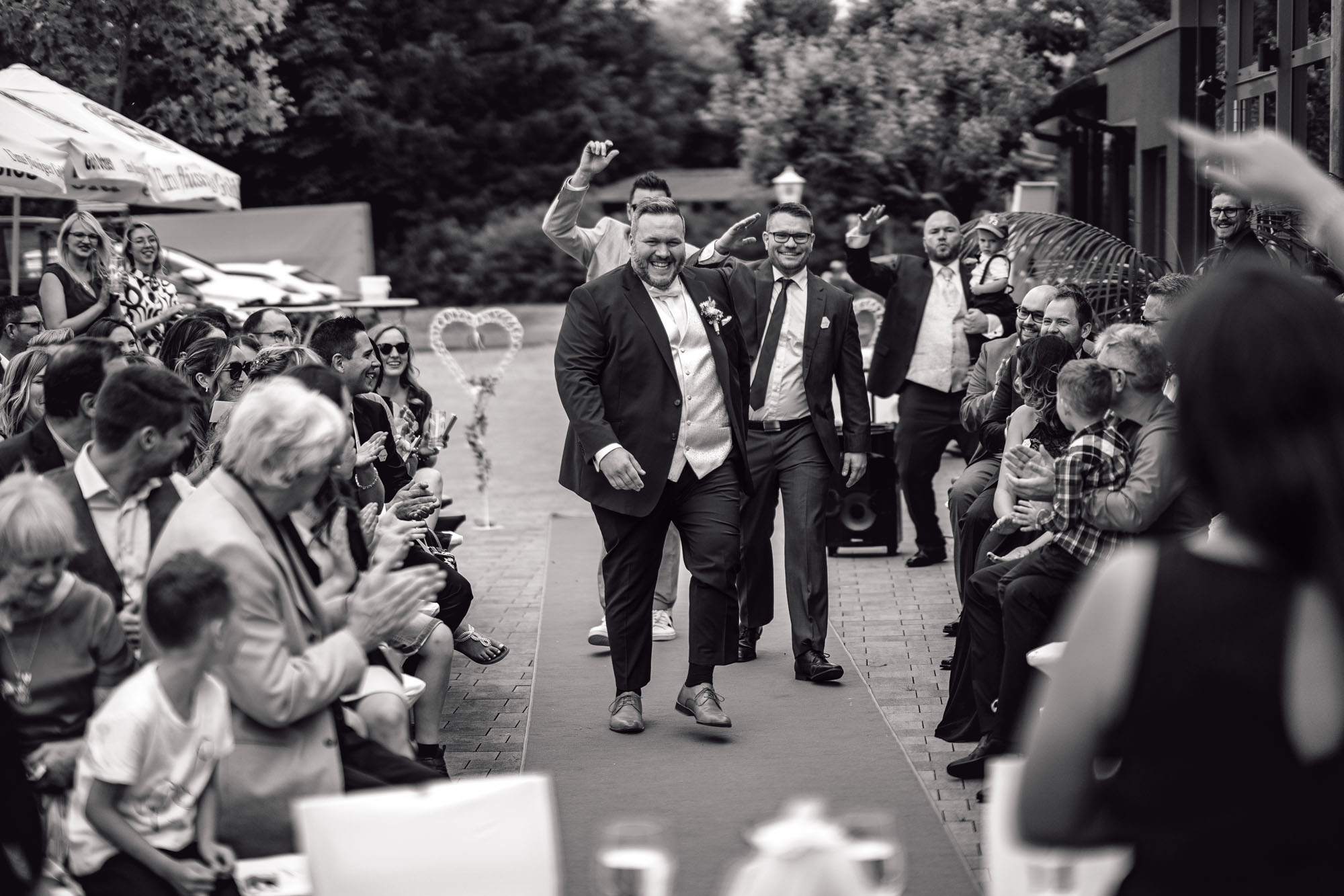 Natürliche Hochzeitsfotografie: Echte Begegnung bei der Hochzeit in Heidenheim