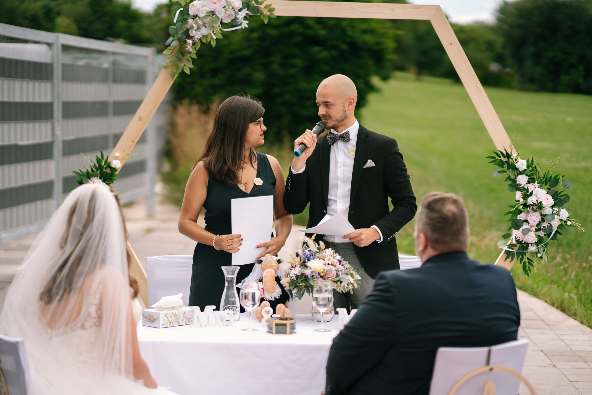 Hochzeit in Heidenheim: Natürlicher Moment aus der Hochzeitsreportage in Heidenheim