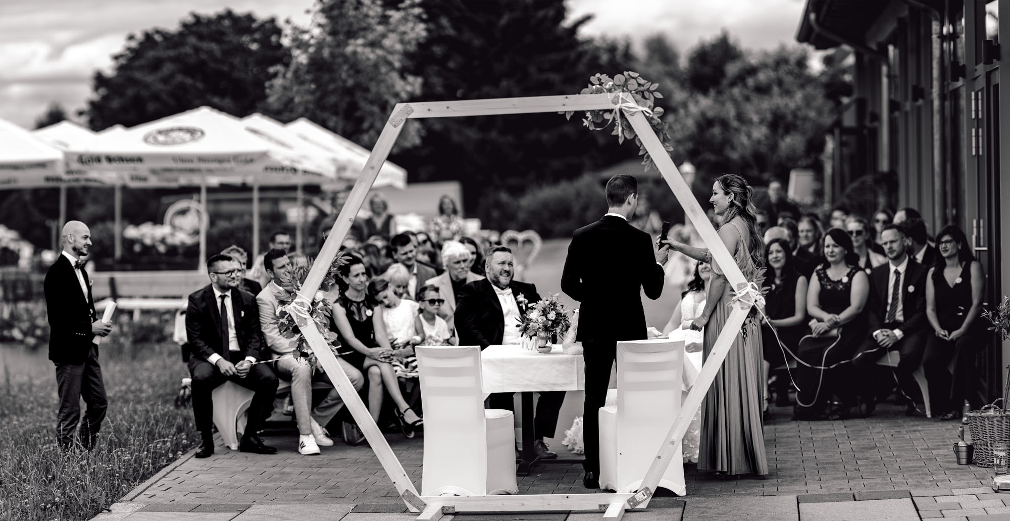 Hochzeitsreportage: Ungestellter Moment der Hochzeit von Angela und Jochen