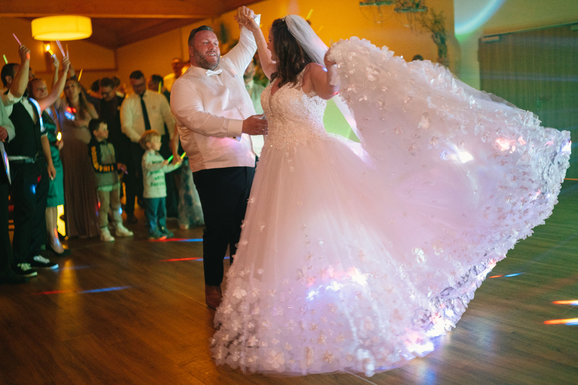 Hochzeitsreportage: Ungestellter Moment der Hochzeit von Angela und Jochen