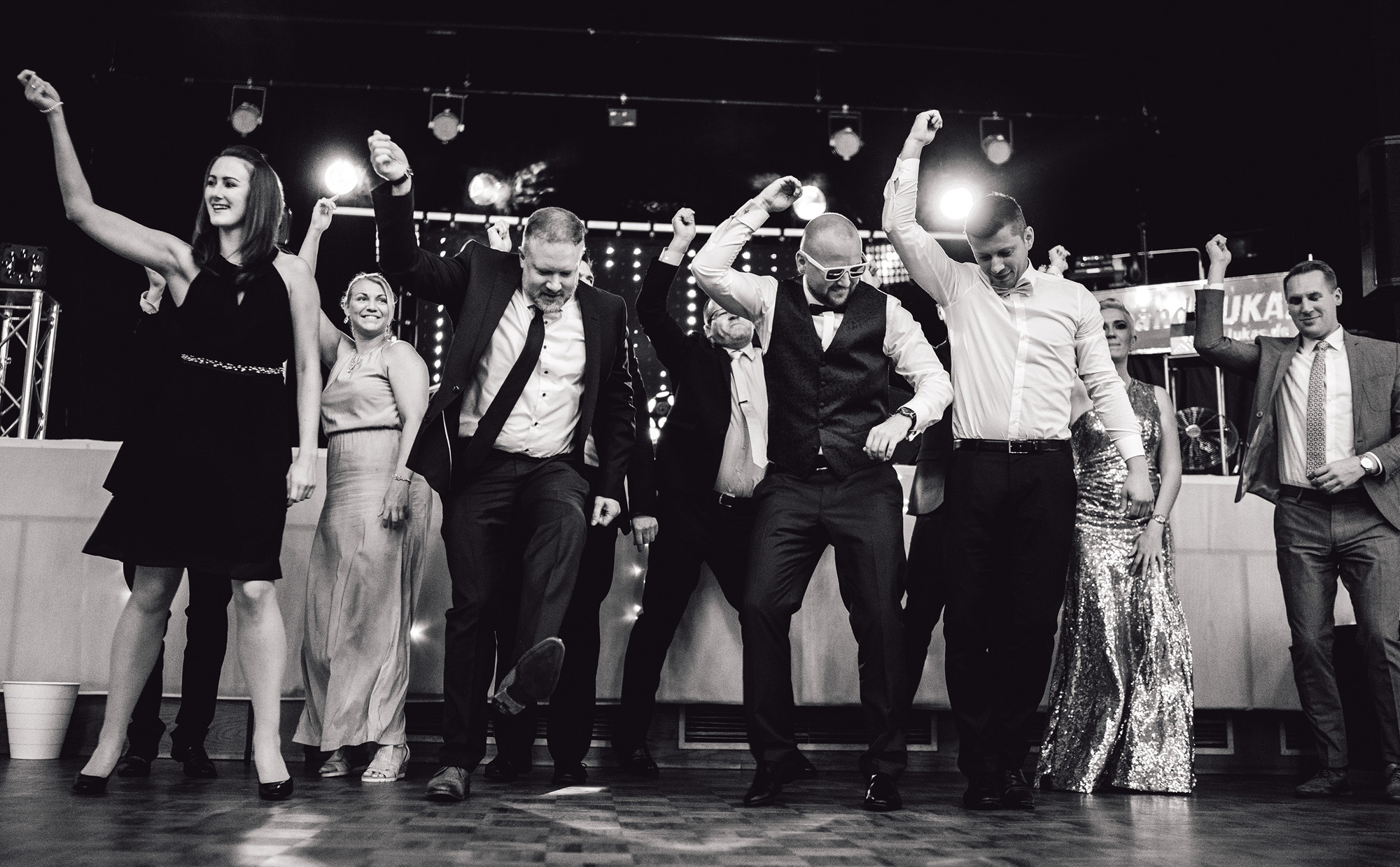 Hochzeitsfeier mit starker Stimmung in Bremen - Bild 29